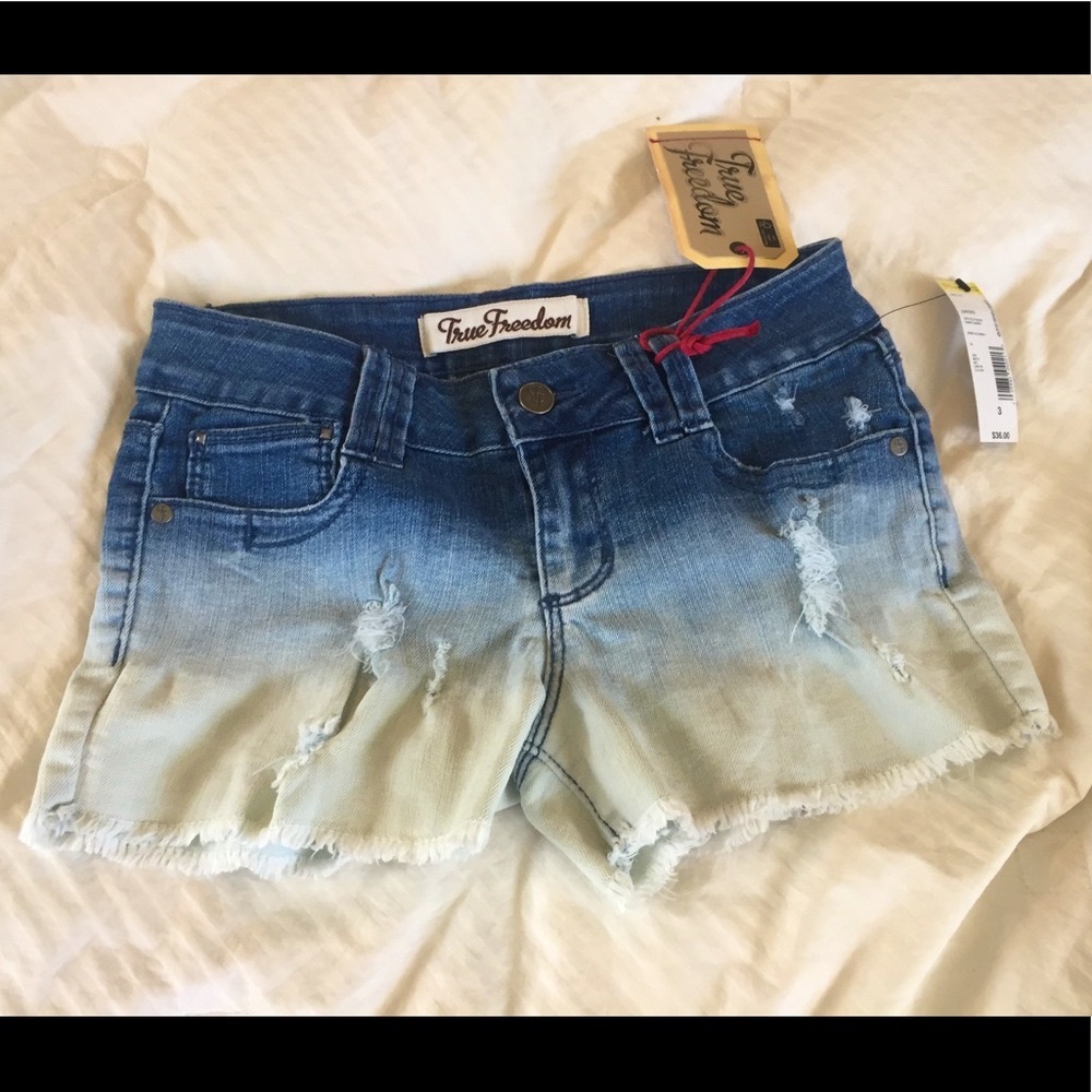 Women's/ JR size 3. True Freedom Jean Fade Short